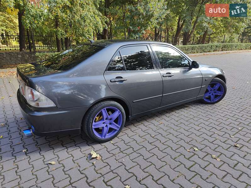Седан Lexus IS 1999 в Миргороде