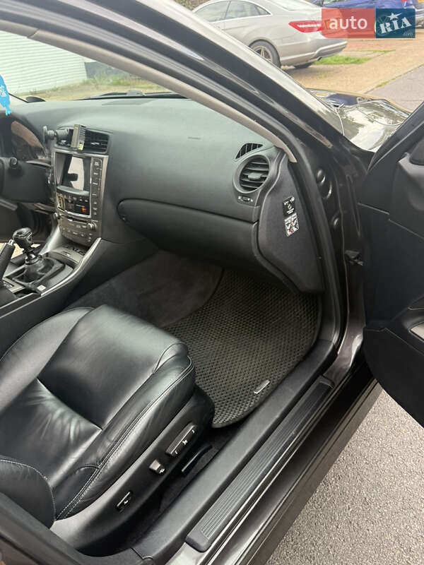 Седан Lexus IS 2009 в Краснограде