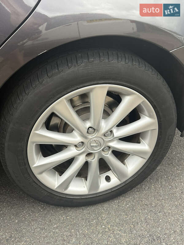 Седан Lexus IS 2009 в Краснограде