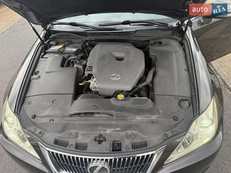 Седан Lexus IS 2009 в Краснограде