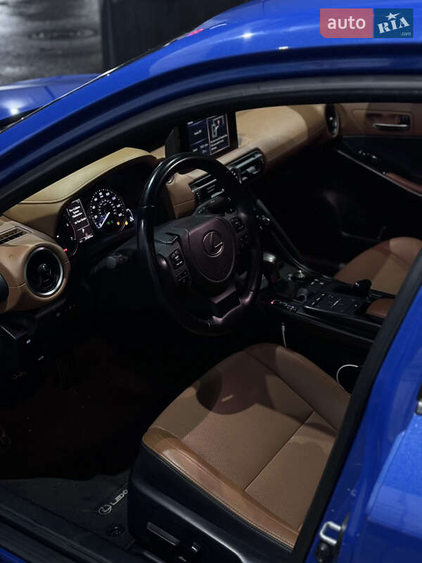 Седан Lexus IS 2021 в Киеве