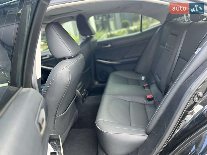 Седан Lexus IS 2020 в Ужгороде