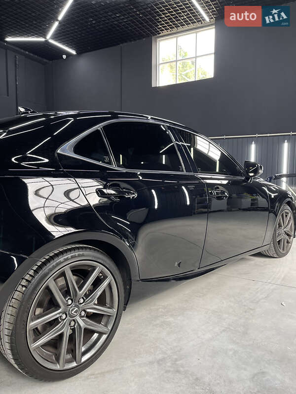 Lexus IS 2016