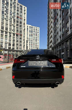 Седан Lexus IS 2016 в 