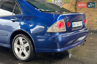 Седан Lexus IS 1999 в 