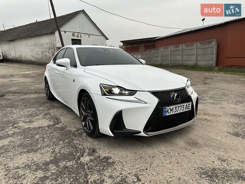 Lexus IS 2018