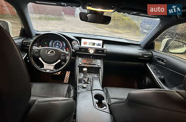 Седан Lexus IS 2018 в 