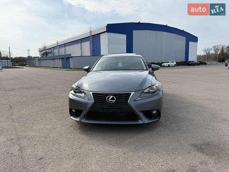 Седан Lexus IS 2016 в 