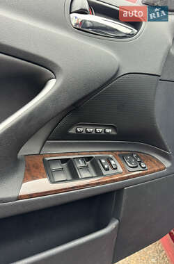Кабриолет Lexus IS 2011 в 
