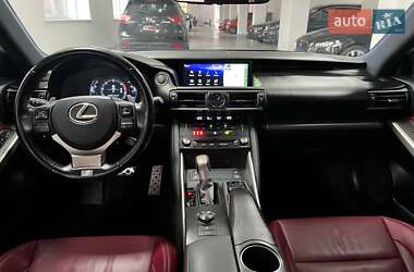 Седан Lexus IS 2016 в 