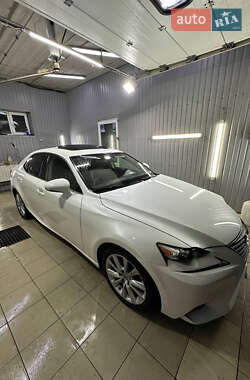Седан Lexus IS 2014 в 