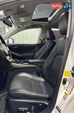 Седан Lexus IS 2014 в 