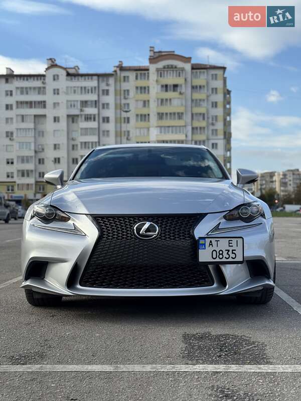 Седан Lexus IS 2015 в Ивано-Франковске
