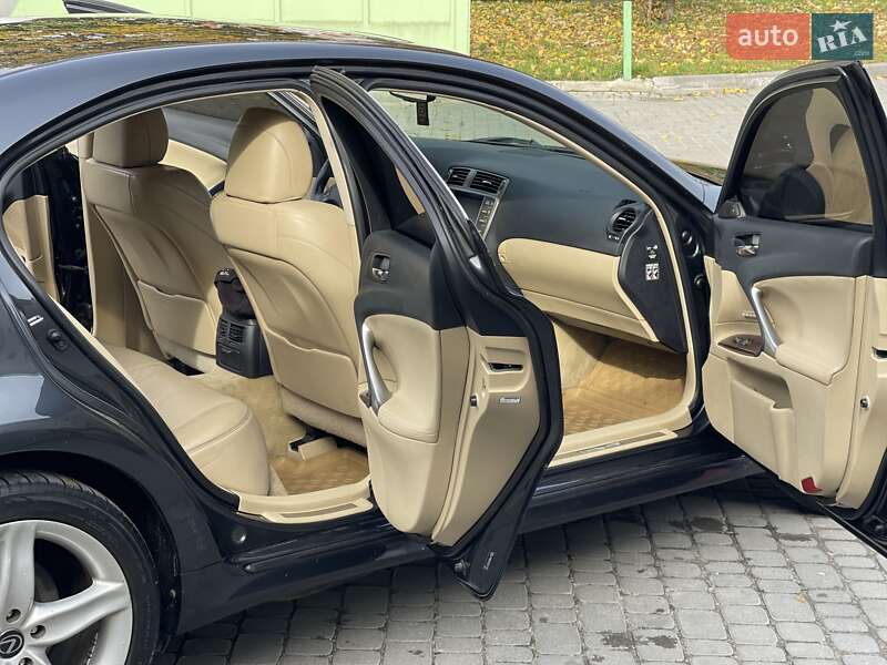 Седан Lexus IS 2006 в Тернополе