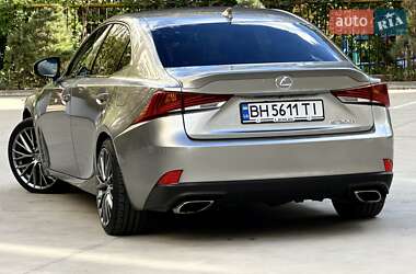 Седан Lexus IS 2017 в 
