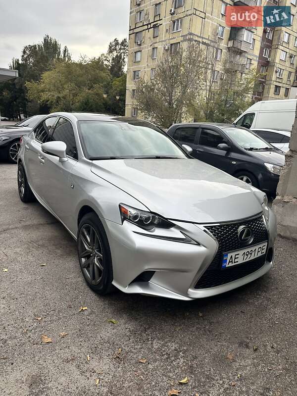 Lexus IS 2016