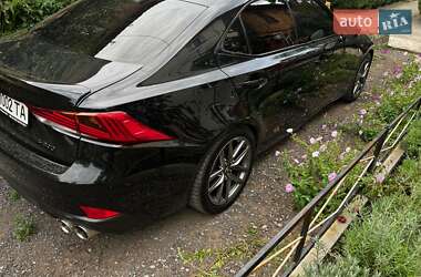 Седан Lexus IS 2017 в 