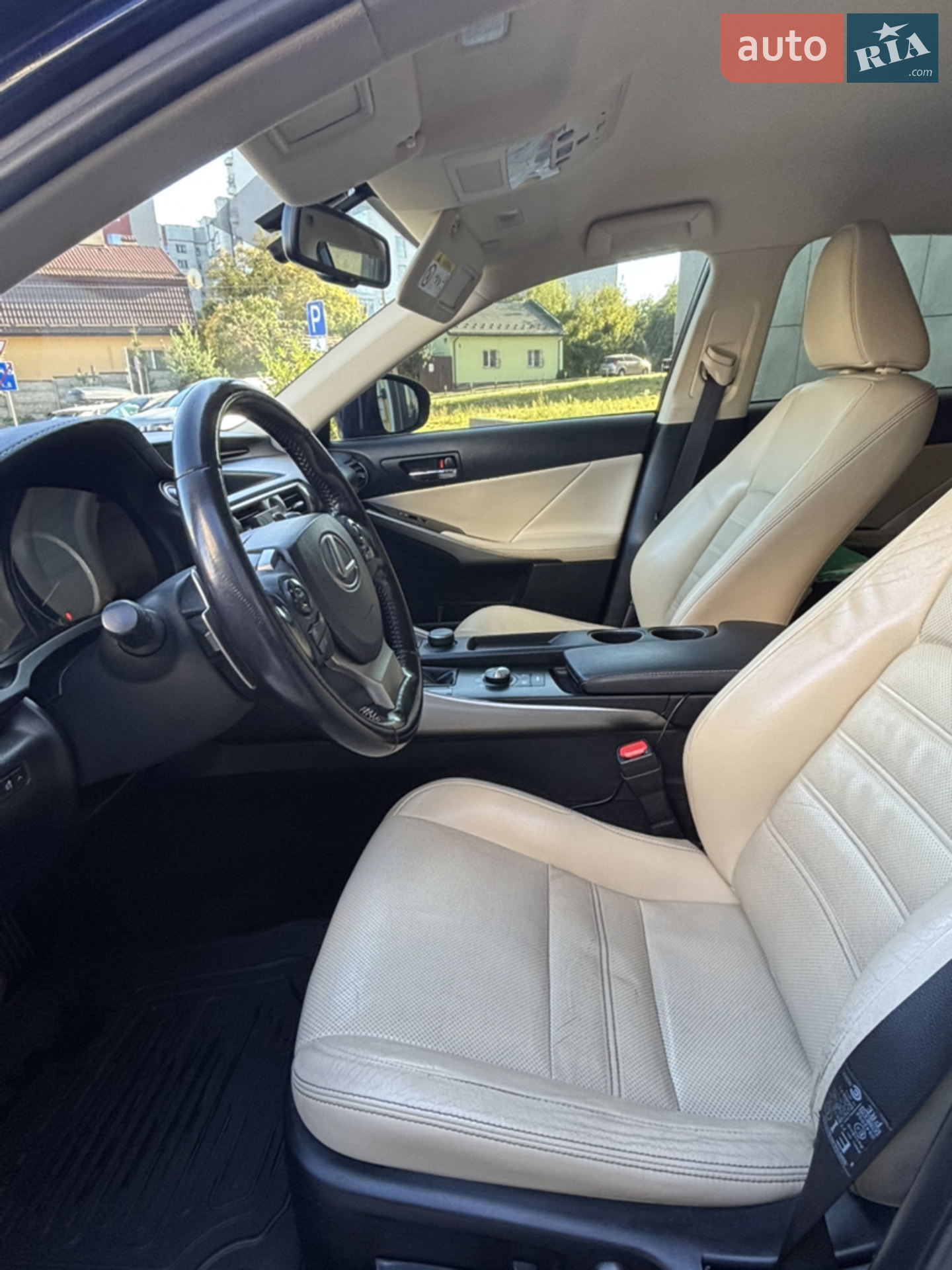 2015 Lexus IS - мініатюра 13