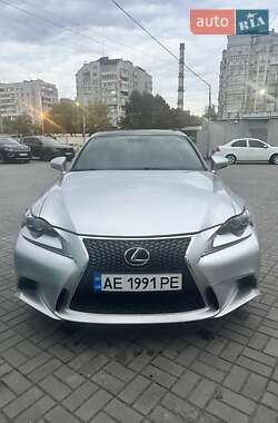 Седан Lexus IS 2016 в 