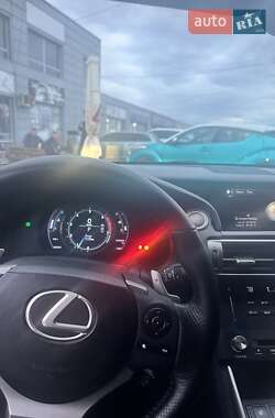 Седан Lexus IS 2016 в 