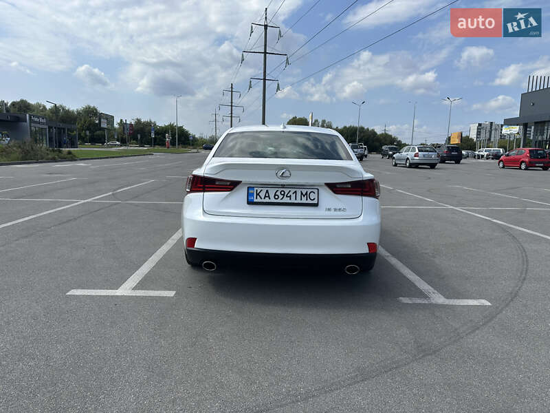 Седан Lexus IS 2015 в Києві
