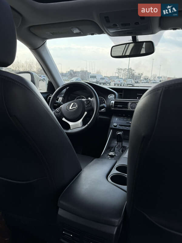 Седан Lexus IS 2015 в Киеве фото 6 Седан Lexus IS 2015 в Киеве