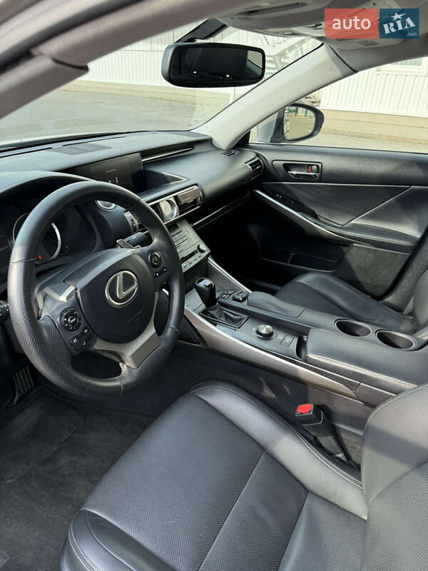 Седан Lexus IS 2015 в Киеве фото 12 Седан Lexus IS 2015 в Киеве