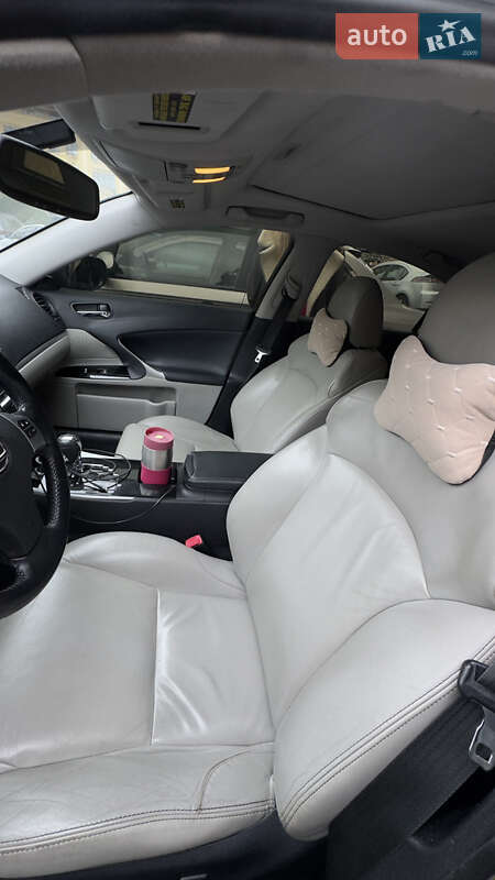 Седан Lexus IS 2011 в Киеве фото 11 Седан Lexus IS 2011 в Киеве