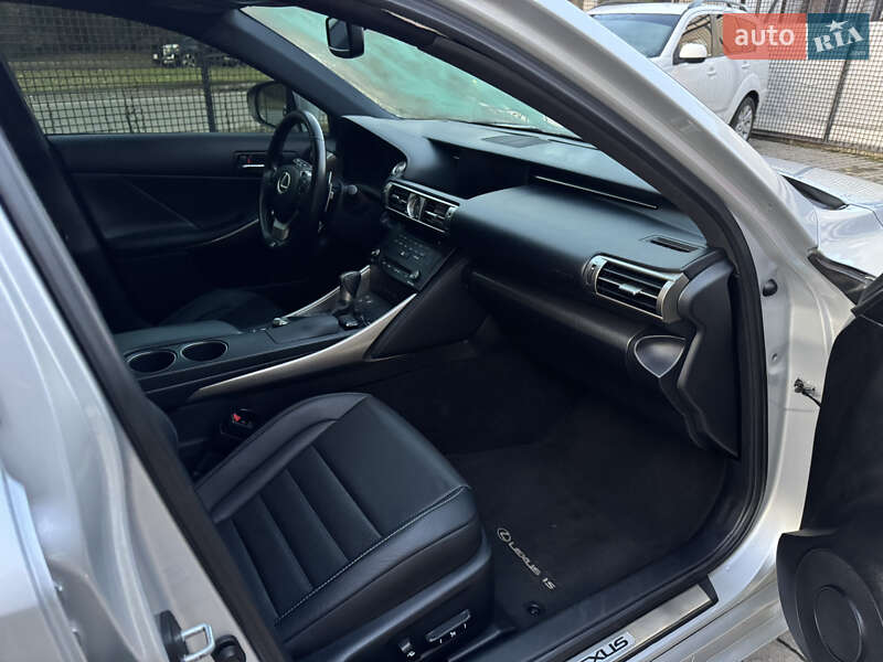 Седан Lexus IS 2016 в Запоріжжі