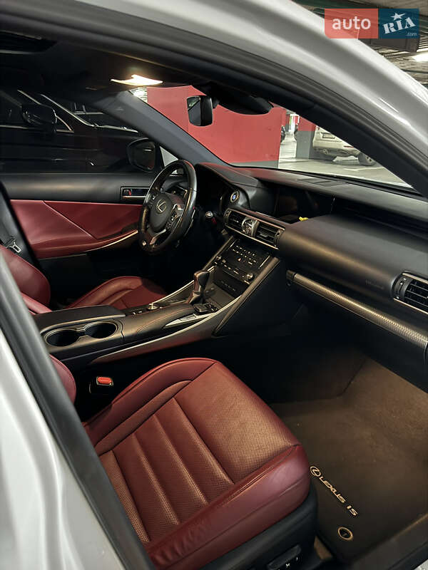 Седан Lexus IS 2017 в Киеве фото 7 Седан Lexus IS 2017 в Киеве