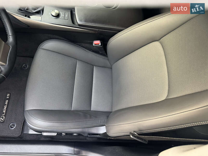 Седан Lexus IS 2017 в Києві фото 14 Седан Lexus IS 2017 в Києві