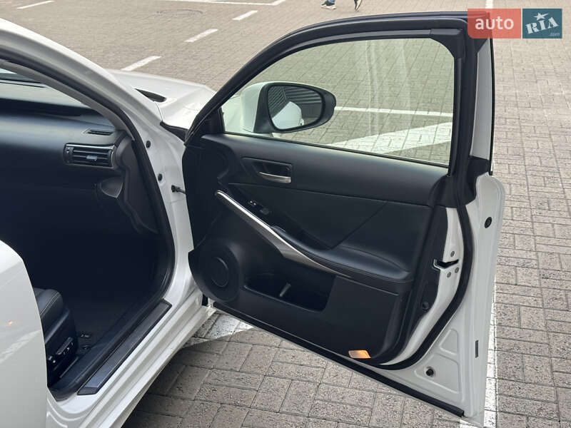 Седан Lexus IS 2017 в Києві фото 17 Седан Lexus IS 2017 в Києві