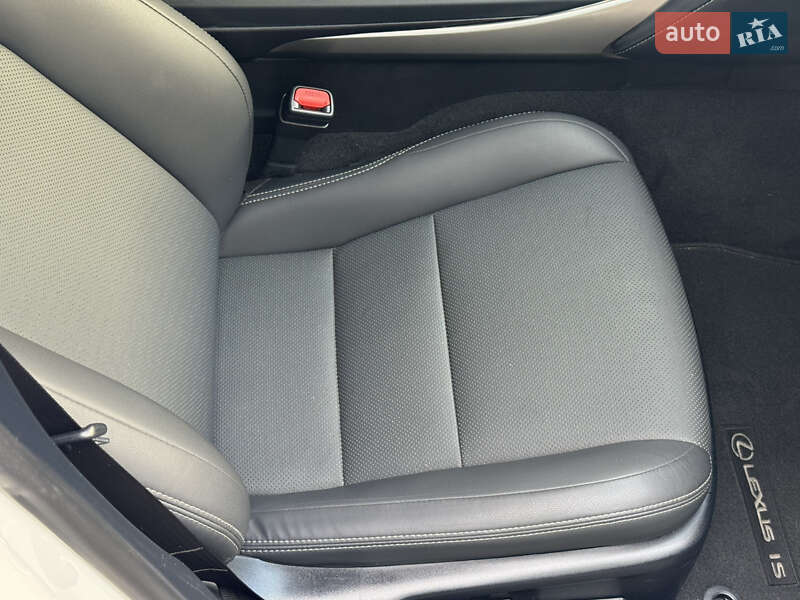 Седан Lexus IS 2017 в Києві фото 20 Седан Lexus IS 2017 в Києві