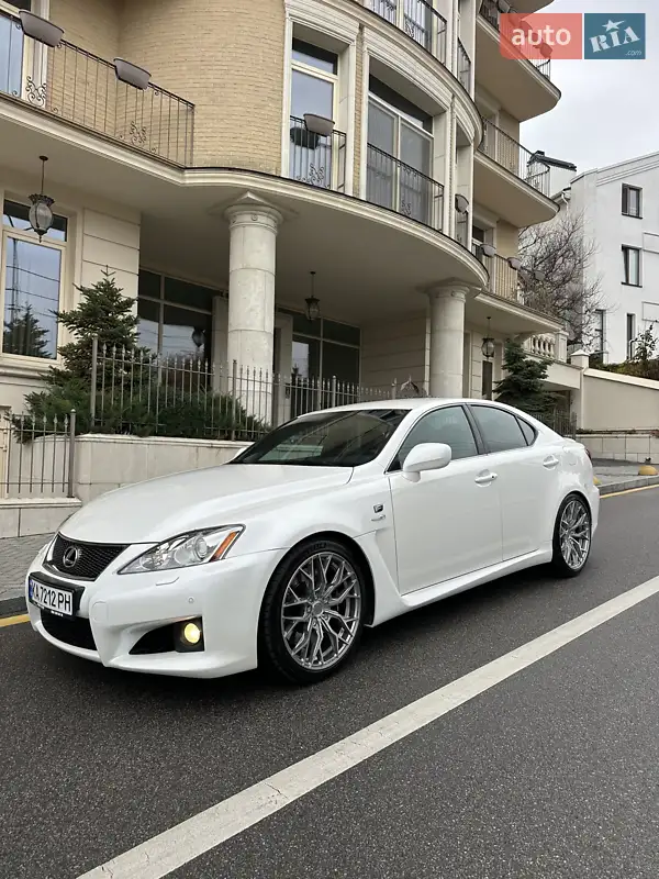 Lexus IS