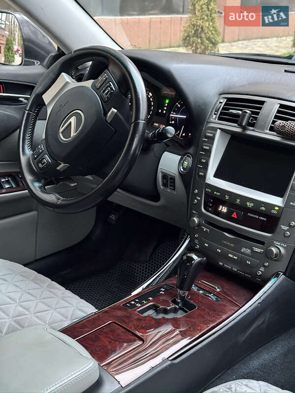 Седан Lexus IS 2005 в Чернігові