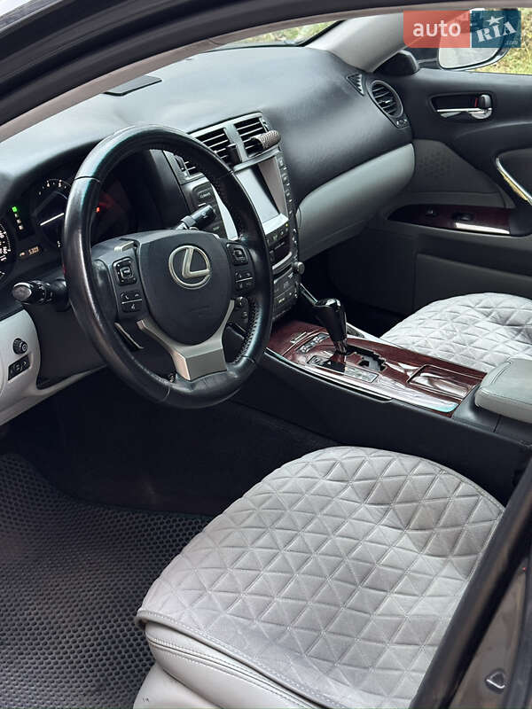 Седан Lexus IS 2005 в Чернігові