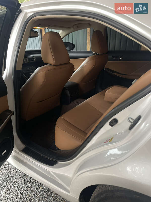 Седан Lexus IS 2013 в Чернигове фото 16 Седан Lexus IS 2013 в Чернигове