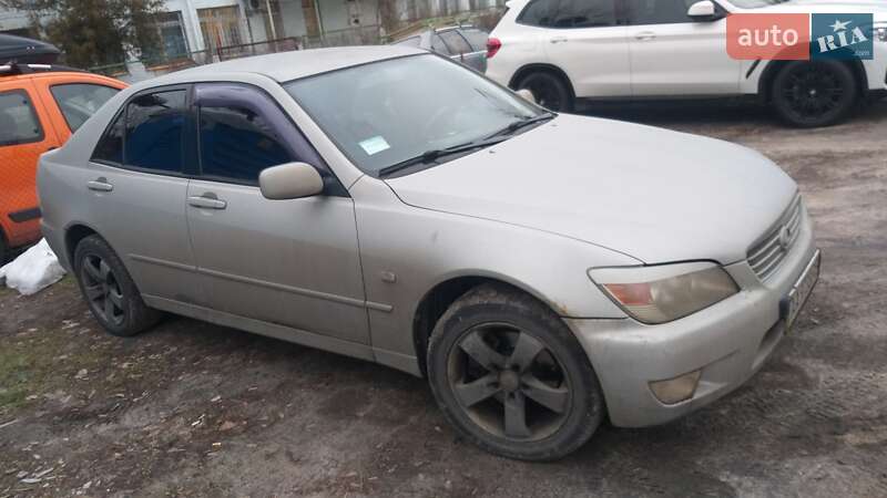 Седан Lexus IS 2000 в Киеве