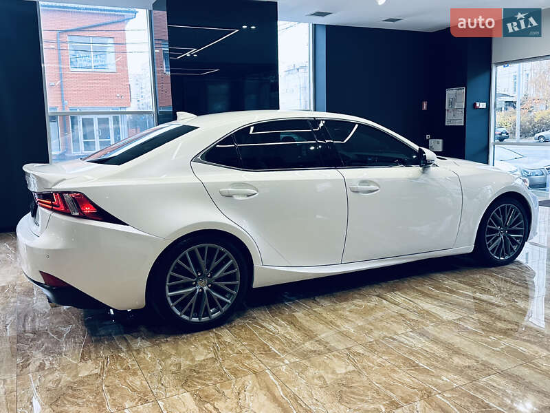 Седан Lexus IS 2015 в Києві