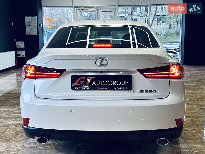 Седан Lexus IS 2015 в Києві