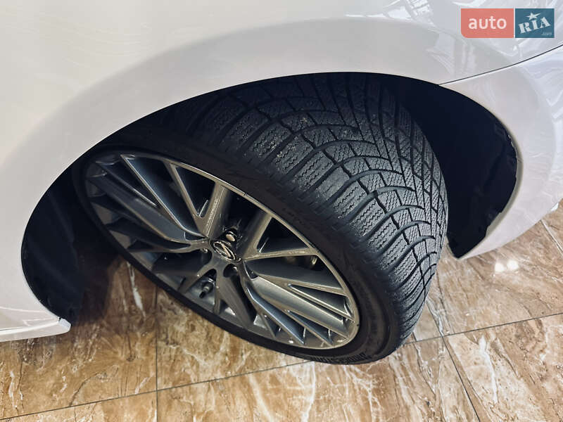 Седан Lexus IS 2015 в Києві