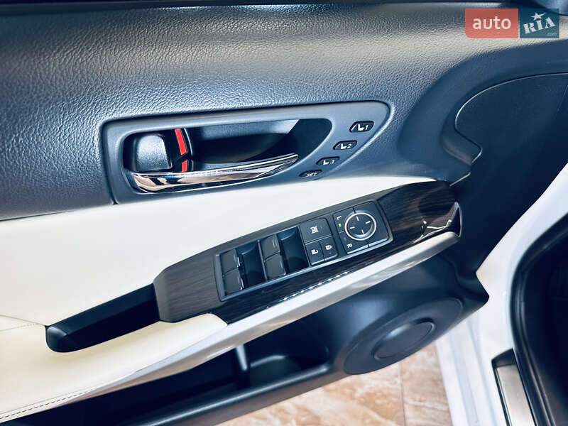 Седан Lexus IS 2015 в Києві