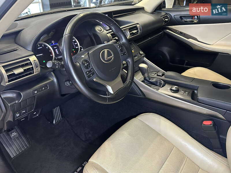 Седан Lexus IS 2015 в Києві