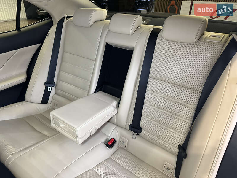 Седан Lexus IS 2015 в Києві