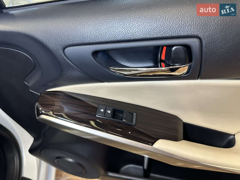 Седан Lexus IS 2015 в Києві