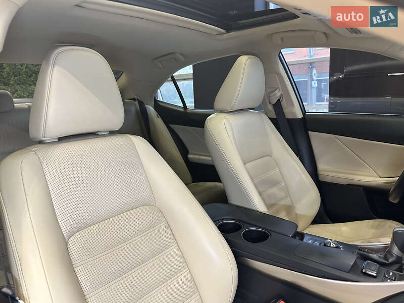 Седан Lexus IS 2015 в Києві