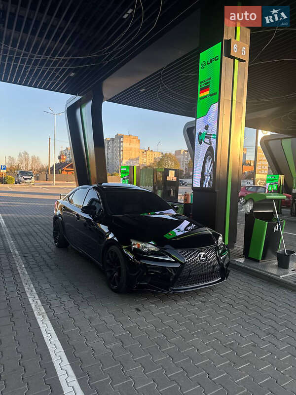 Седан Lexus IS 2013 в Хмельницькому