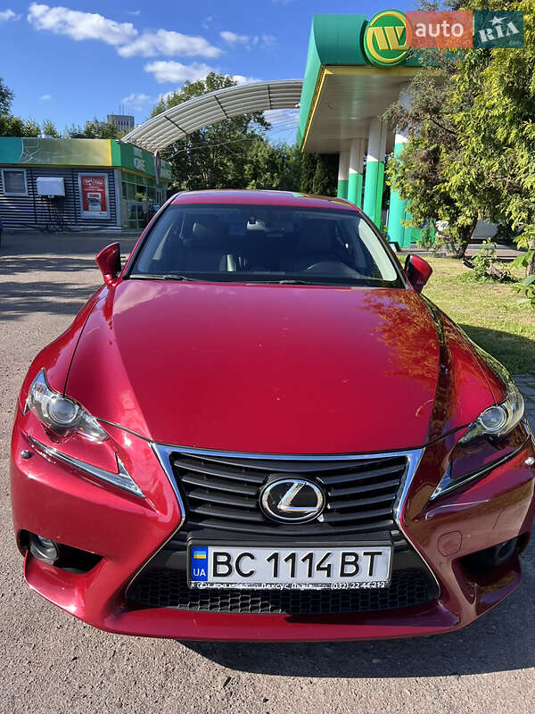 Седан Lexus IS 2015 в Львові