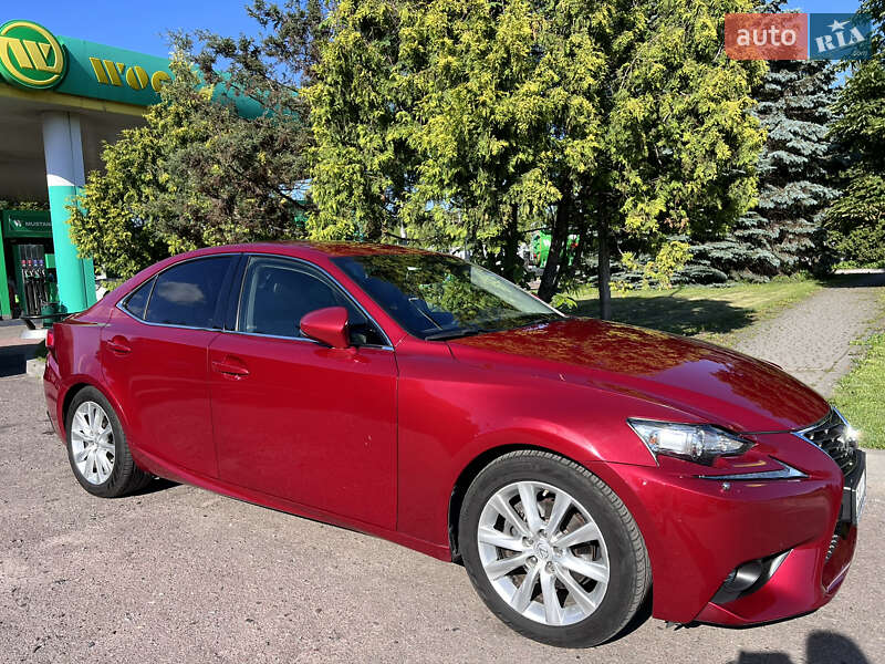 Седан Lexus IS 2015 в Львові