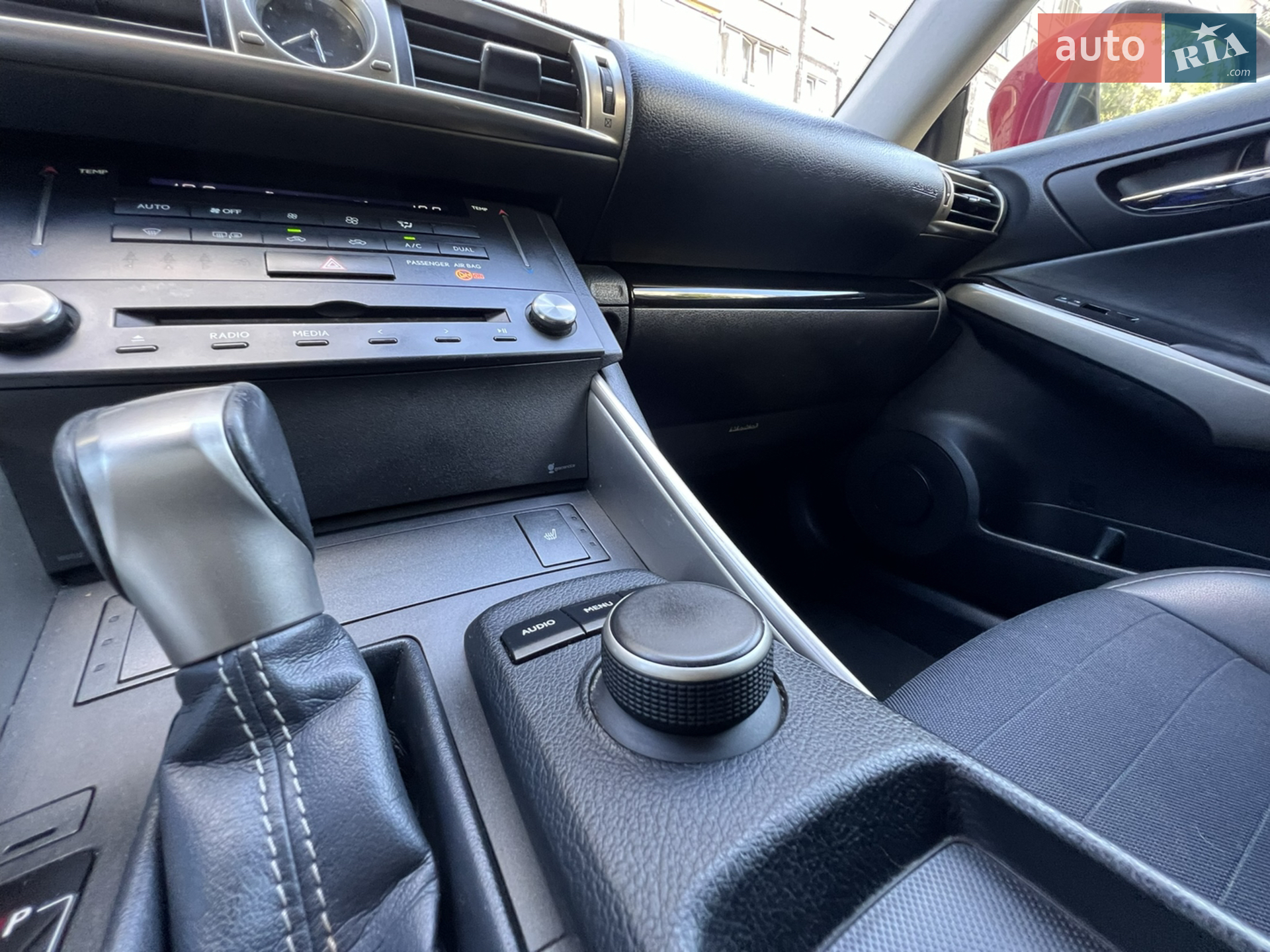 2015 Lexus IS - мініатюра 8